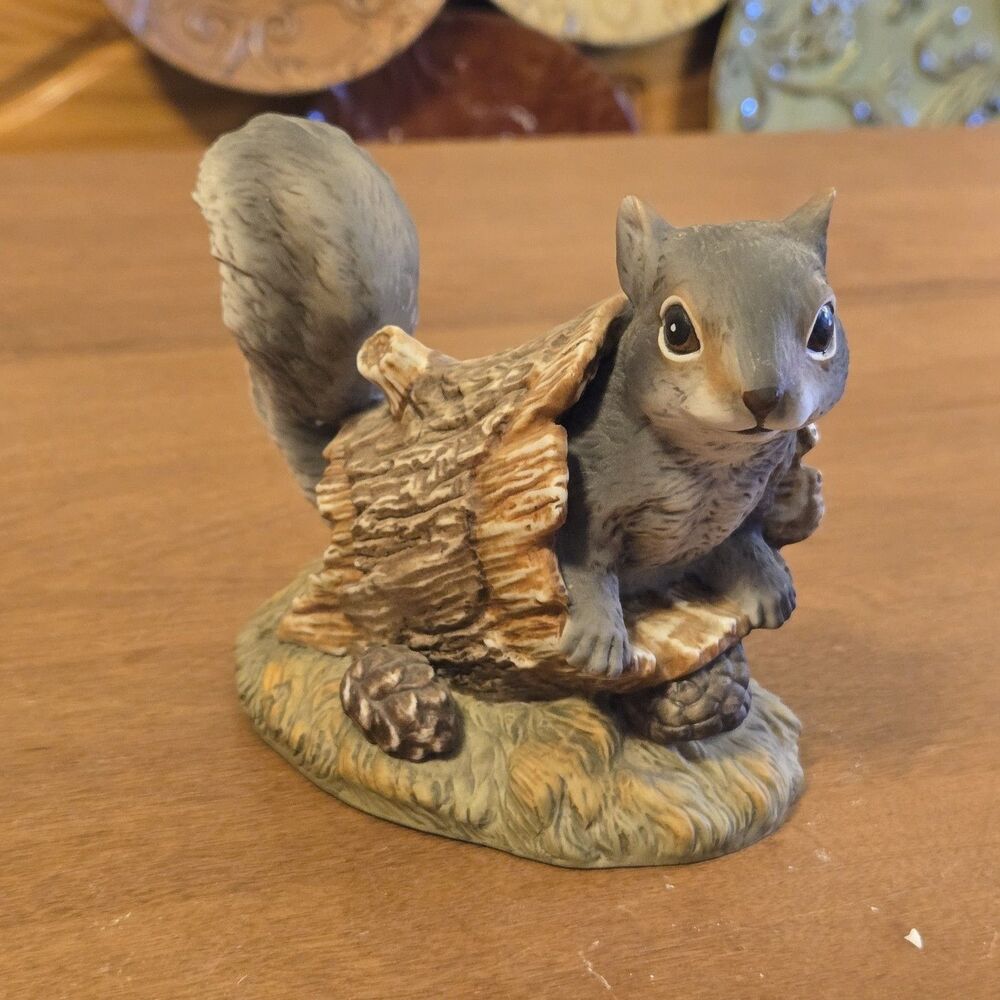 Squirrel In Log HOMCO HandPainted Figurine Masterpiece Porcelain 1986 Mex SIGNED